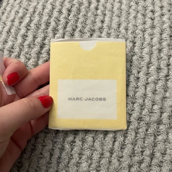 BRAND NEW MARC JACOBS MONOGRAM LEATHER WRISTLET. - Picture 2 of 9